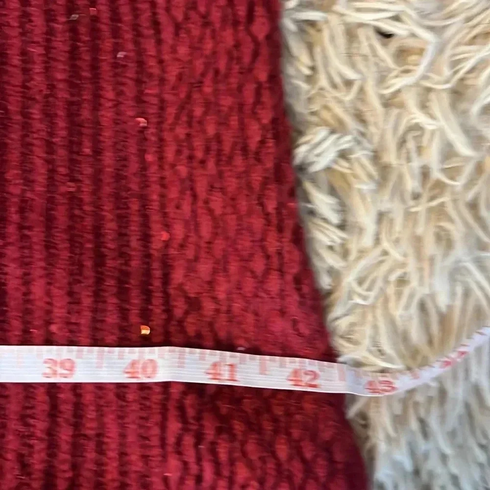 Beautiful cape/poncho. Has some sparkle. Perfect condition!!